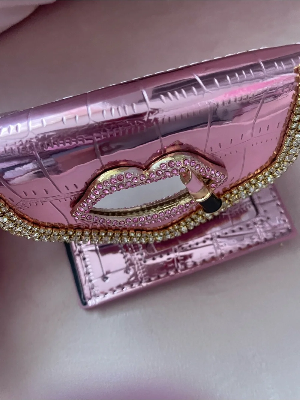 Pink Croc-Embossed Lip Accent Women’s Clutch Wallet - Picture 4 of 6